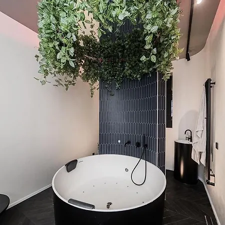 Butas Su Jacuzzi Kauno Miesto Centre *