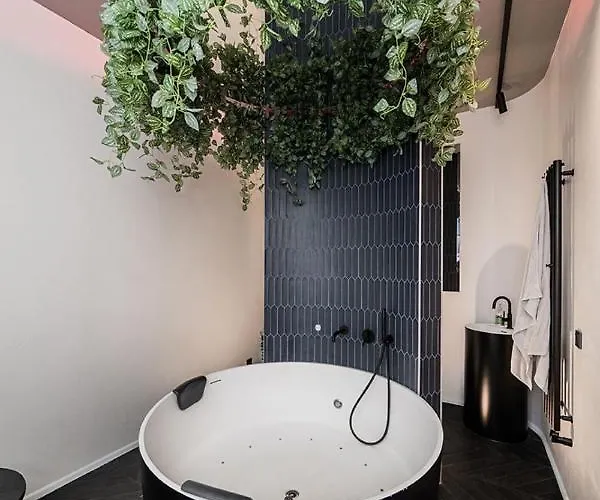 Butas Su Jacuzzi Kauno Miesto Centre *