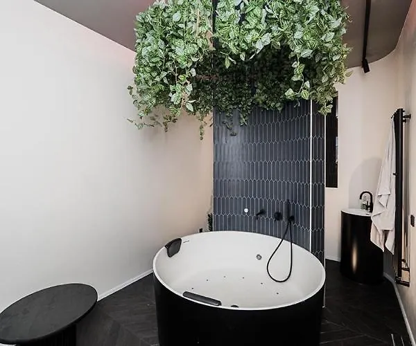 Butas Su Jacuzzi Kauno Miesto Centre *